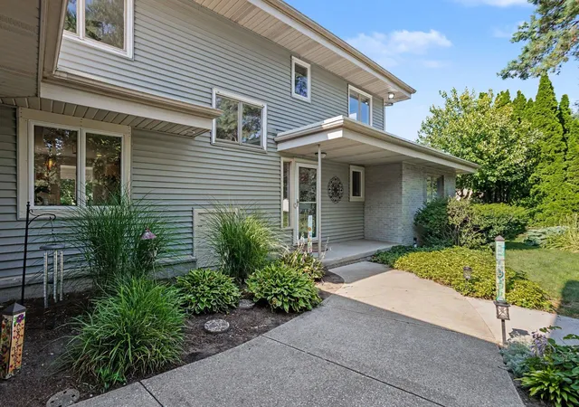 Photo 3 of Single family home for sale at 3717 Kawkawlin River Dr, Bay City, MI 48706 | MLS# 50216759 | Listing updated on 2026-08-31