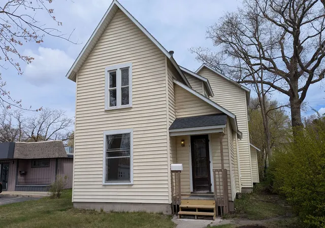 Homes for sale in Traverse City, MI | 611 E Eighth St, Traverse City, MI 49686 | MLS# 80066123