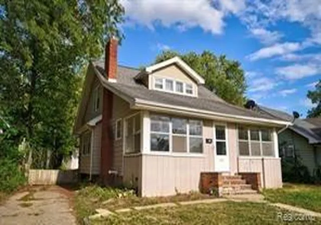 Photo 1 of Single family home for sale at 802 Marquette St, Flint, MI 48504 | MLS# 61005009 | Listing updated on 2026-07-09