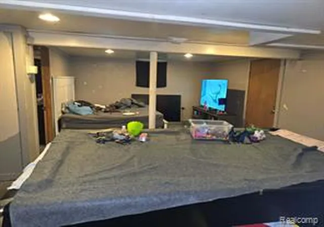 Photo 3 of Single family home for sale at 802 Marquette St, Flint, MI 48504 | MLS# 61005009 | Listing updated on 2026-07-09