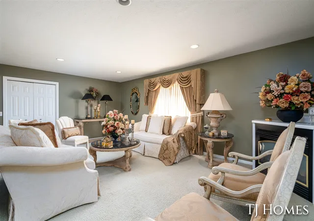 Photo 2 of Single family home for sale at 3519 Breezewood Dr, Kentwood, MI 49512 | MLS# 70555167 | Listing updated on 2026-08-27