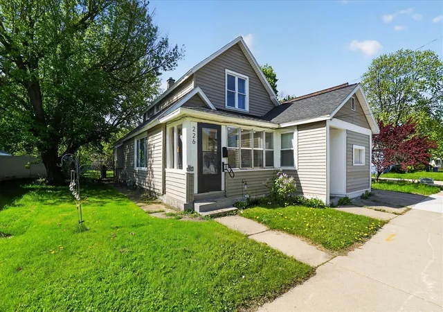 Homes for sale in Grand Rapids, MI | 226 Ann St, Grand Rapids, MI 49505 | MLS# 70530133