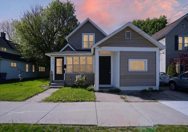 Homes for sale in Grand Rapids, MI | 226 Ann St, Grand Rapids, MI 49505 | MLS# 70530133