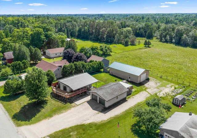 4th image of 4355 M Rd, Escanaba, MI 49829 | MLS# 50215980