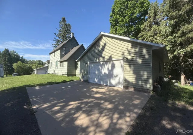 Homes for sale in Ironwood, MI | 402 Lake Ave, Ironwood, MI 49938 | MLS# 50203009
