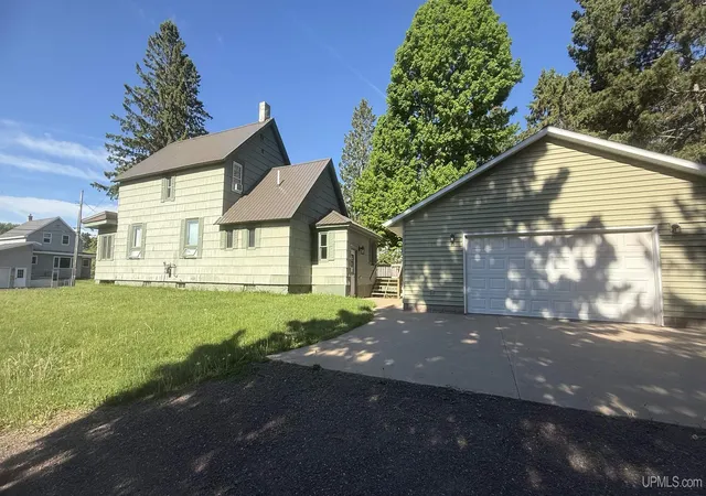 Homes for sale in Ironwood, MI | 402 Lake Ave, Ironwood, MI 49938 | MLS# 50203009