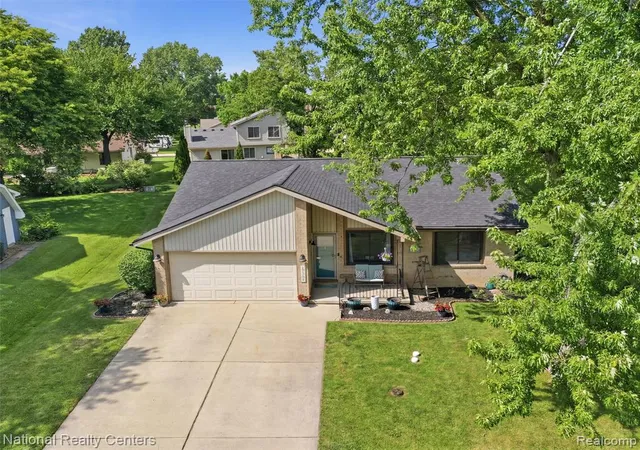 4th image of 40368 Village Wood Rd, Novi, MI 48375 | MLS# 61007344