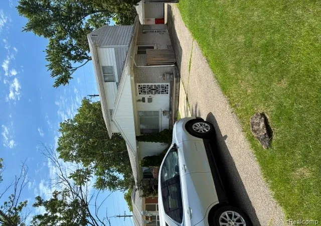 2nd image of 29249 Everett St, Southfield, MI 48076 | MLS# 61007860