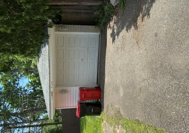 3rd image of 29249 Everett St, Southfield, MI 48076 | MLS# 61007860