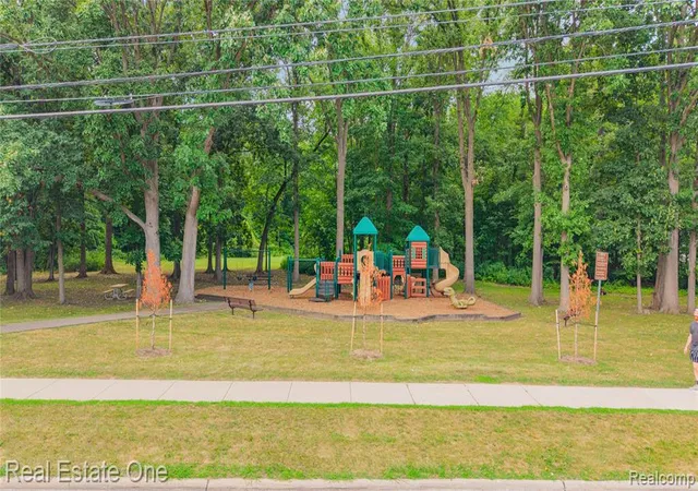 28th image of 2405 Torquay Ave #207, Royal Oak, MI 48073 | MLS# 61022844