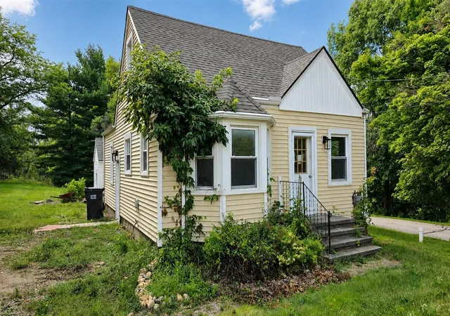 Photo 1 of Single family home for sale at 516 Ann Arbor St, Manchester, MI 48158 | MLS# 70551454 | Listing updated on 2026-08-27