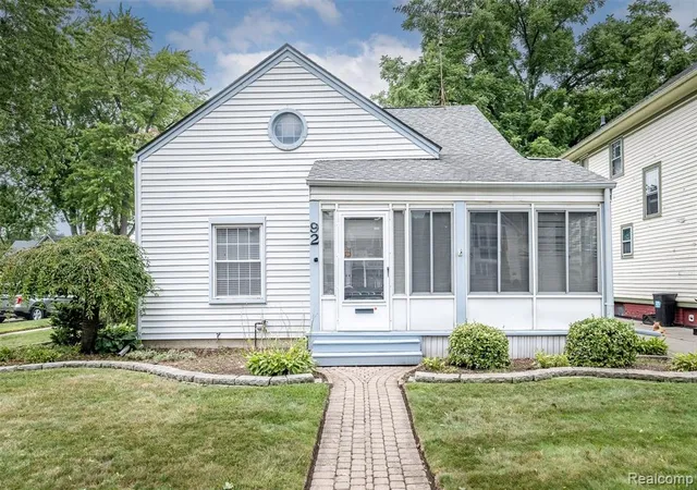 Photo 2 of Sale Pending at 92 Lincoln St, Mount Clemens, MI 48043 | MLS# 61020360 | Listing updated on 2026-08-17