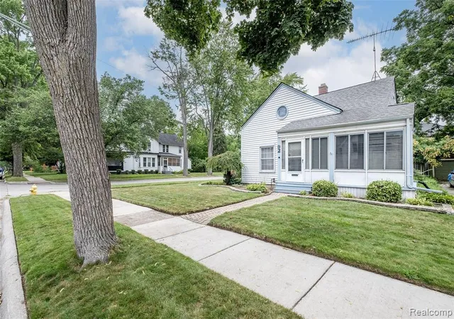 Photo 38 of Sale Pending at 92 Lincoln St, Mount Clemens, MI 48043 | MLS# 61020360 | Listing updated on 2026-08-17