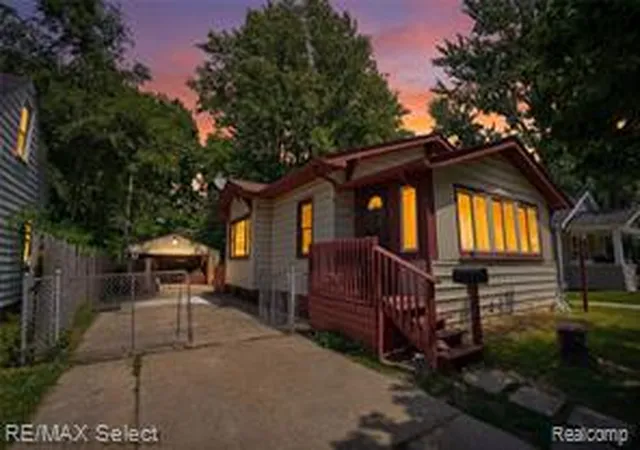 Homes for sale in Flint, MI | 4233 Menton St, Flint, MI 48507 | MLS# 61008517