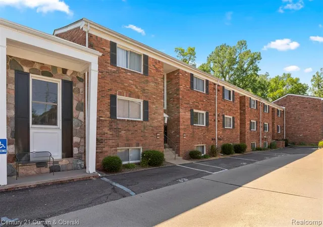 Photo 4 of Condo for sale at 31831 Grand River Ave #33, Farmington, MI 48336 | MLS# 61004546 | Listing updated on 2026-07-07