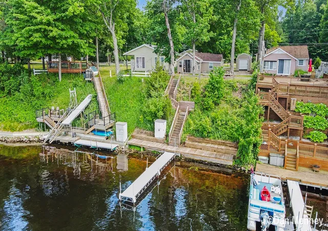 2nd image of 5539 Front St, Newaygo, MI 49337 | MLS# 70538399
