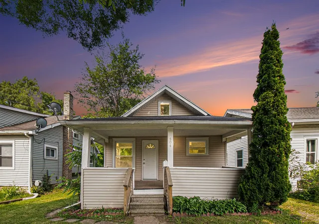 1st image of 904 Riverview Ave, Lansing, MI 48915 | MLS# 70473093