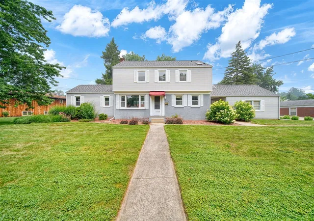 Photo 2 of Sale Pending at 1058 Orchard Rd, Adrian, MI 49221 | MLS# 70547118 | Listing updated on 2026-08-28