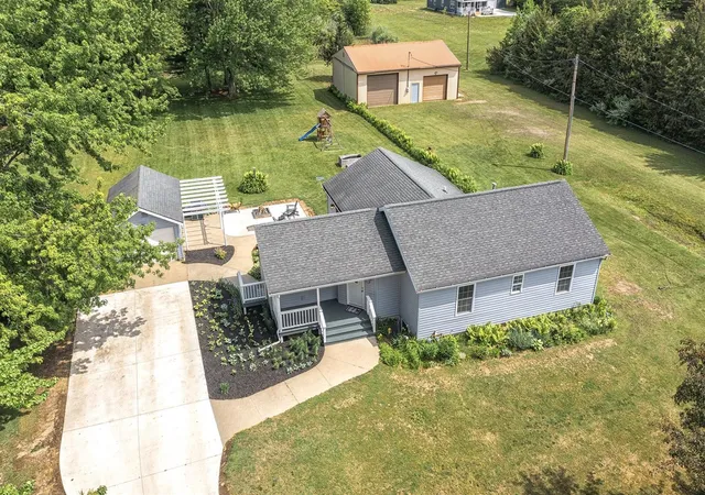 1st image of 75764 16th Ave, South Haven, MI 49090 | MLS# 70534882