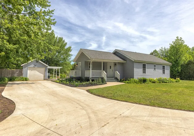 2nd image of 75764 16th Ave, South Haven, MI 49090 | MLS# 70534882