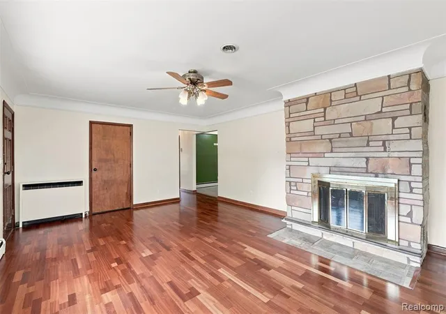 Photo 3 of Sale Pending at 14370 Helen St, Southgate, MI 48195 1973 | MLS# 61023797 | Listing updated on 2026-10-10