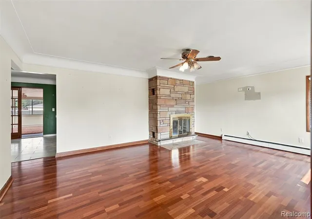 Photo 4 of Sale Pending at 14370 Helen St, Southgate, MI 48195 1973 | MLS# 61023797 | Listing updated on 2026-10-10