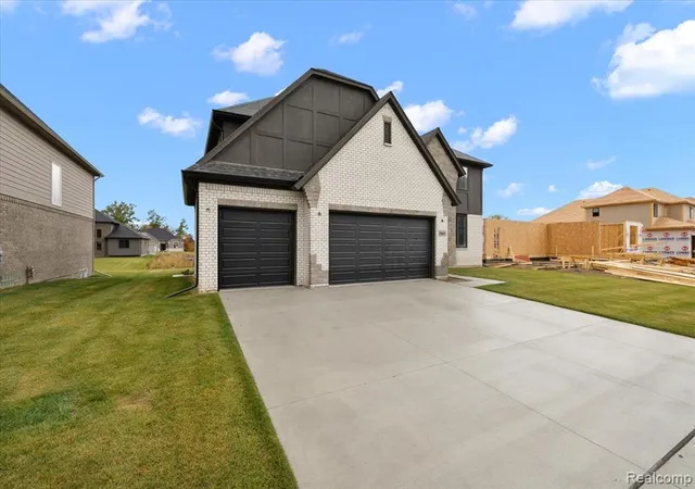 Photo 4 of Single family home for sale at 50669 Mistwood Dr, Macomb, MI 48042 | MLS# 60947422 | Listing updated on 2026-08-30