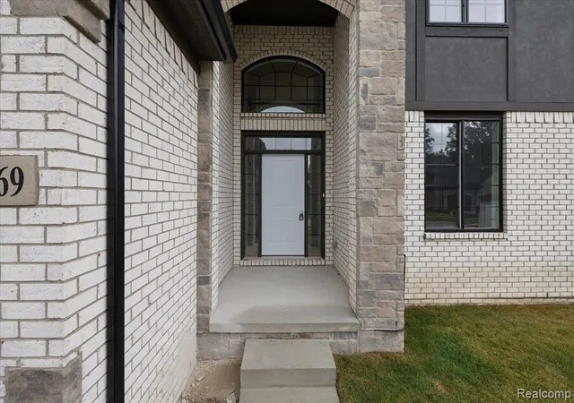Photo 5 of Single family home for sale at 50669 Mistwood Dr, Macomb, MI 48042 | MLS# 60947422 | Listing updated on 2026-08-30
