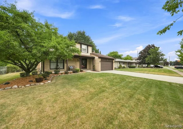 Photo 2 of Single family home for sale at 19011 Gill Rd, Livonia, MI 48152 | MLS# 61022929 | Listing updated on 2026-08-29