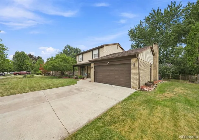 Photo 3 of Single family home for sale at 19011 Gill Rd, Livonia, MI 48152 | MLS# 61022929 | Listing updated on 2026-08-29