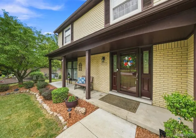 Photo 4 of Single family home for sale at 19011 Gill Rd, Livonia, MI 48152 | MLS# 61022929 | Listing updated on 2026-08-29