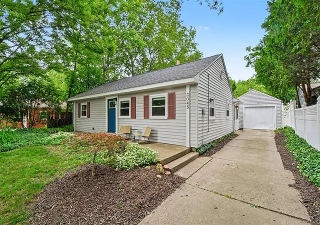 Photo 2 of Single family home for sale at 3045 Hall St, Grand Rapids, MI 49506 | MLS# 70541906 | Listing updated on 2026-06-29