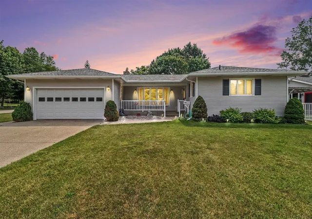 Photo 1 of Single family home for sale at 557 Broad Ave, Manistee, MI 49660 | MLS# 70552186 | Listing updated on 2026-09-15