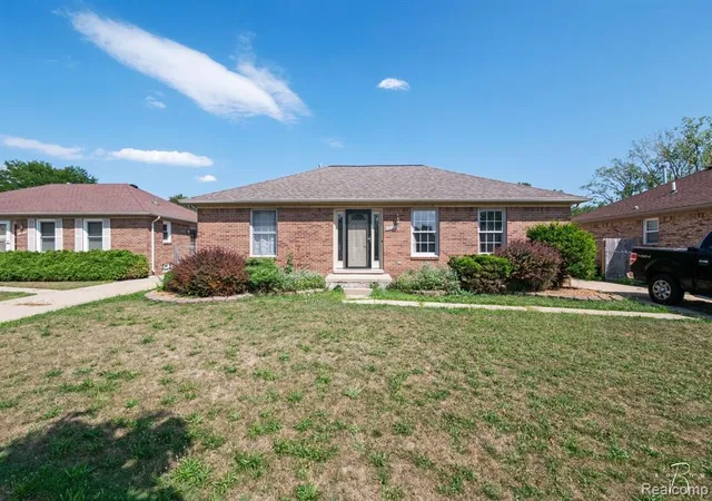 Photo 1 of Sale Pending at 32320 Warner Ct, Warren, MI 48092 5229 | MLS# 61024847 | Listing updated on 2026-09-13