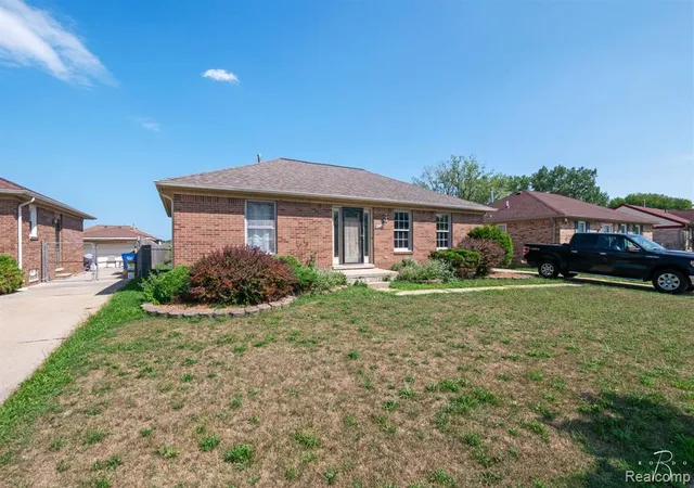 Photo 2 of Sale Pending at 32320 Warner Ct, Warren, MI 48092 5229 | MLS# 61024847 | Listing updated on 2026-09-13