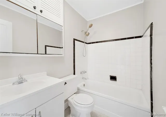 Photo 13 of Single family home for sale at 19214 Roscommon St, Harper Woods, MI 48225 2116 | MLS# 61025449 | Listing updated on 2026-10-08