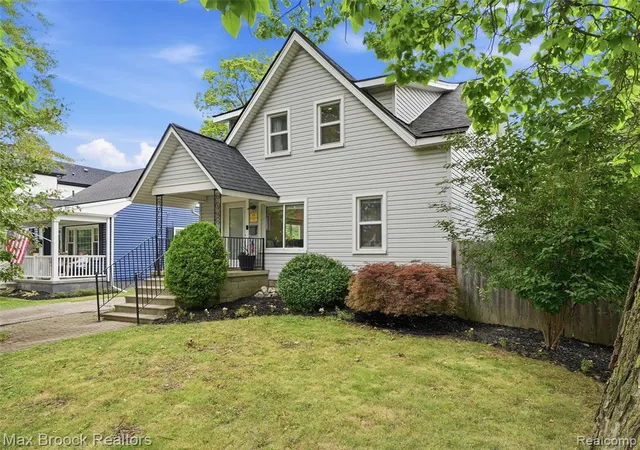 3rd image of 1216 W Windemere Ave, Royal Oak, MI 48073 | MLS# 61020333
