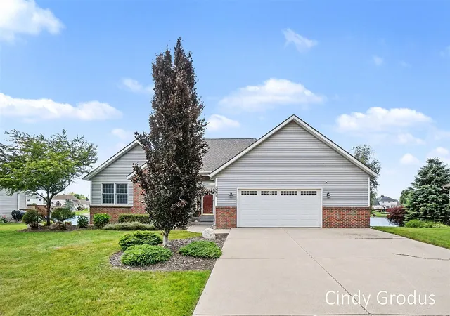 Homes for sale in Zeeland, MI | 975 Bluff Lake Dr, Zeeland, MI 49464 | MLS# 70540364