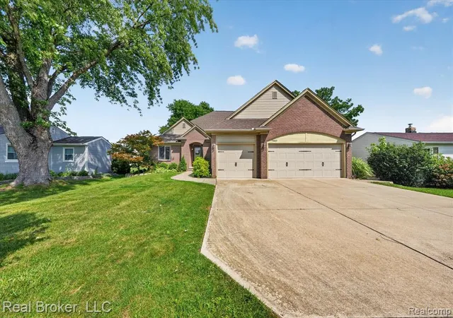 Photo 2 of Sale Pending at 7663 W Pearson, Shelby Twp, MI 48316 5011 | MLS# 61025210 | Listing updated on 2026-09-04