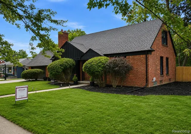 Photo 41 of Sale Pending at 32253 Sheridan Dr, Beverly Hills, MI 48025 | MLS# 61021535 | Listing updated on 2026-08-19