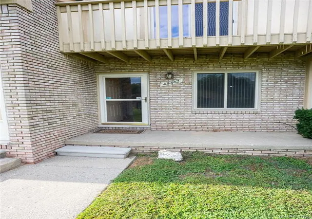 Listing Photo 4 - Condo for sale in building located at 45302 Manor Dr, Shelby Township, MI 48317