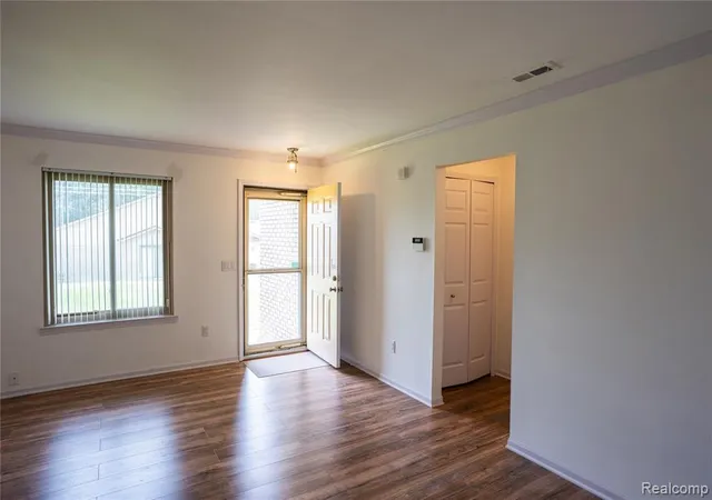 Listing Photo 5 - Condo for sale in building located at 45302 Manor Dr, Shelby Township, MI 48317