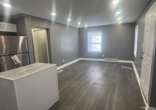 Photo 4 of Single family home for sale at 8680 Stahelin Ave, Detroit, MI 48228 3055 | MLS# 61011520 | Listing updated on 2026-10-06
