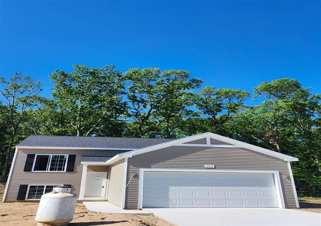 Homes for sale in Muskegon, MI | 2099 Kristin Ct, Muskegon, MI 49442 | MLS# 70516903