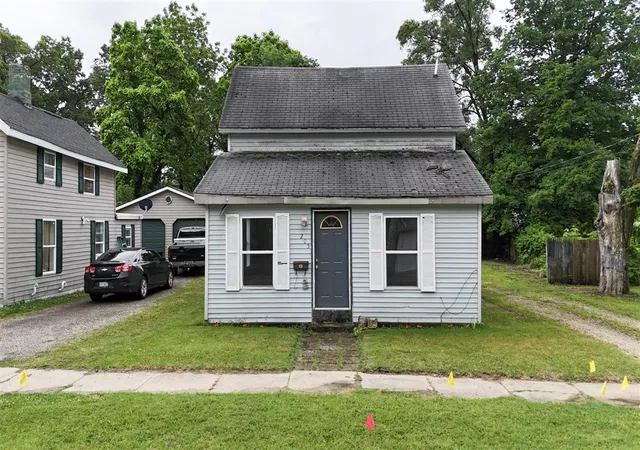 1st image of 205 Pokagon St, Dowagiac, MI 49047 | MLS# 70538077