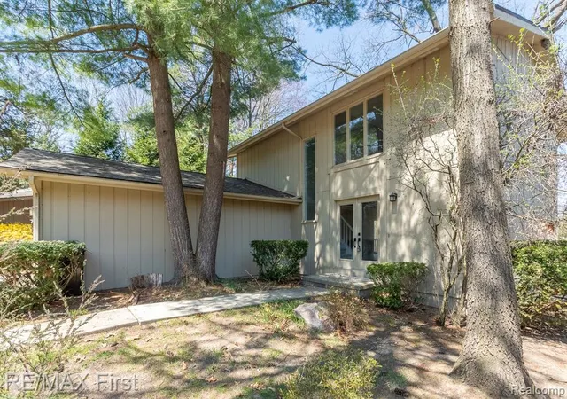 Photo 3 of Condo for sale at 6620 Red Cedar Ln, West Bloomfield, MI 48324 3766 | MLS# 61025457 | Listing updated on 2026-09-14
