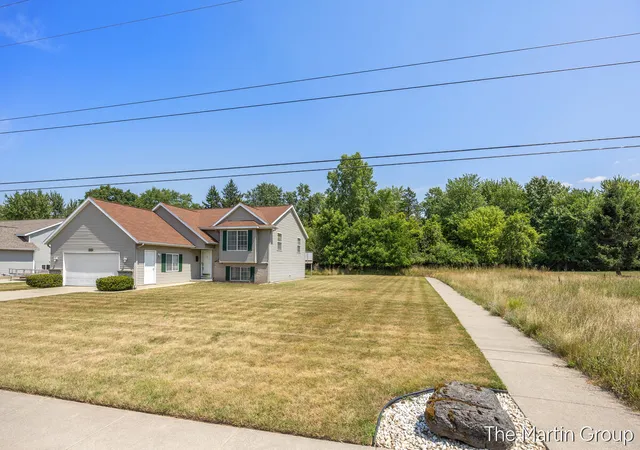 Photo 2 of Single family home for sale at 1930 Mullins Ave, Grand Rapids, MI 49534 | MLS# 70549392 | Listing updated on 2026-08-20