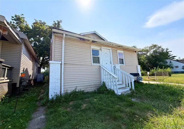 Photo 2 of Single family home for sale at 13 Ridge St, Ecorse, MI 48229 1722 | MLS# 61025725 | Listing updated on 2026-08-29