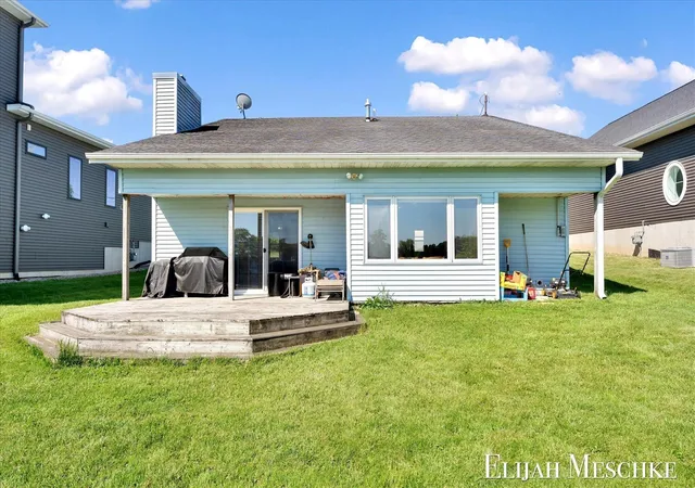 2nd image of 10207 Poplar Dr, Rockford, MI 49341 | MLS# 70537000
