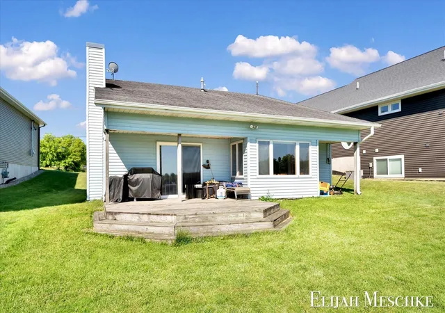 3rd image of 10207 Poplar Dr, Rockford, MI 49341 | MLS# 70537000